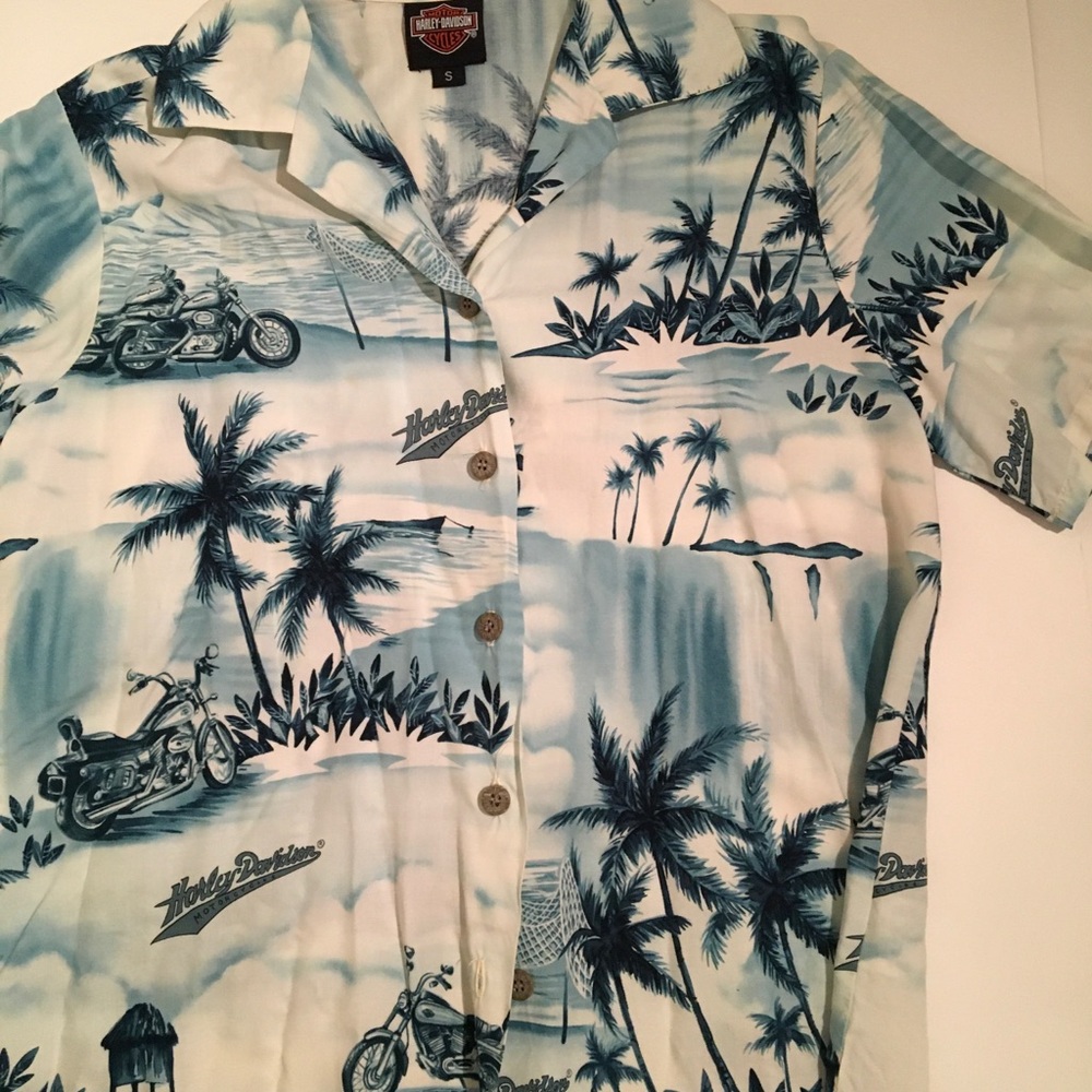 Harley Davidson Tori Richard ,Vintage Hawaiian style short sleeve shirt.